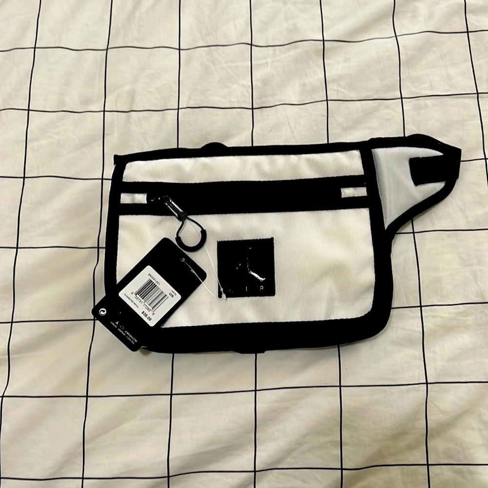 Selling unused Jordan waist bag with tags 🏷 😊